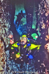 INTO THE DEVIL'S EAR
Divers entering  Florida's Giinnie ... by Robert Burgess 